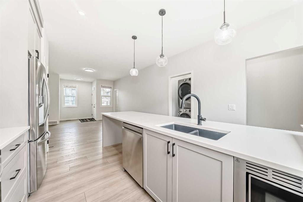 212 Lucas Place Nw, Calgary, AB