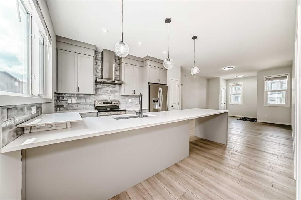 212 Lucas Place Nw, Calgary, AB