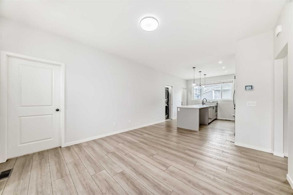 212 Lucas Place Nw, Calgary, AB