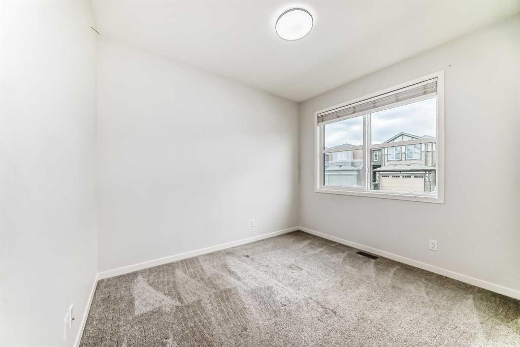 212 Lucas Place Nw, Calgary, AB