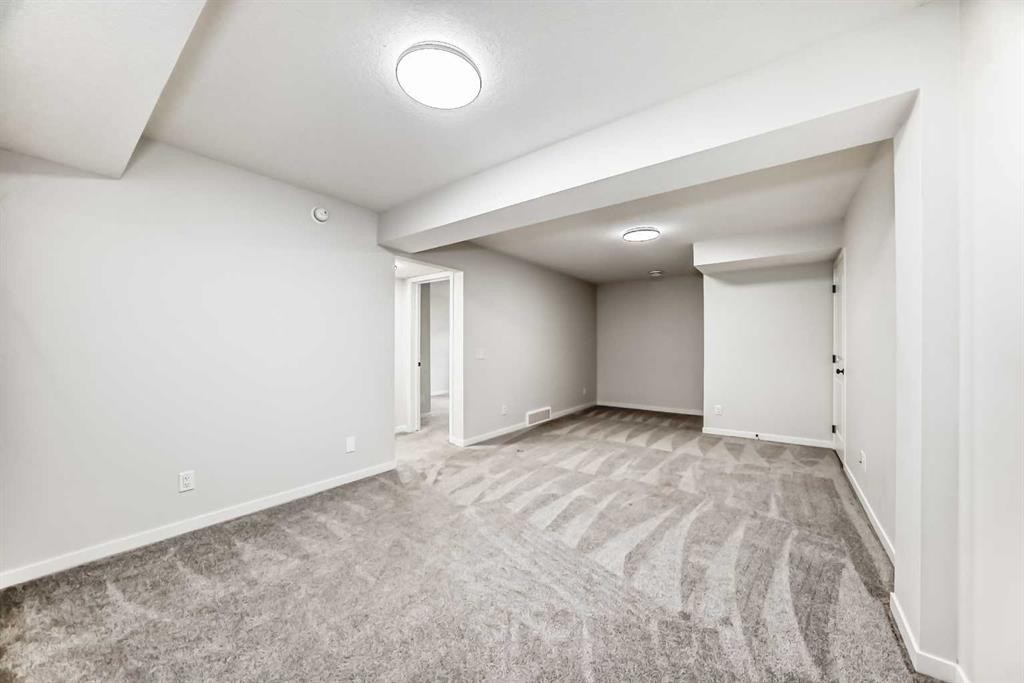 212 Lucas Place Nw, Calgary, AB