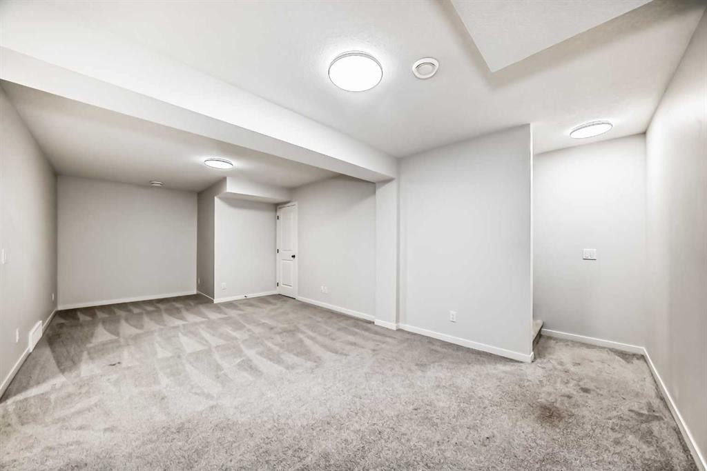 212 Lucas Place Nw, Calgary, AB