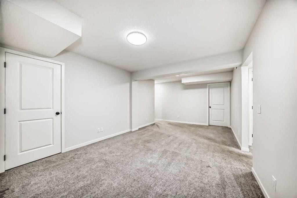212 Lucas Place Nw, Calgary, AB