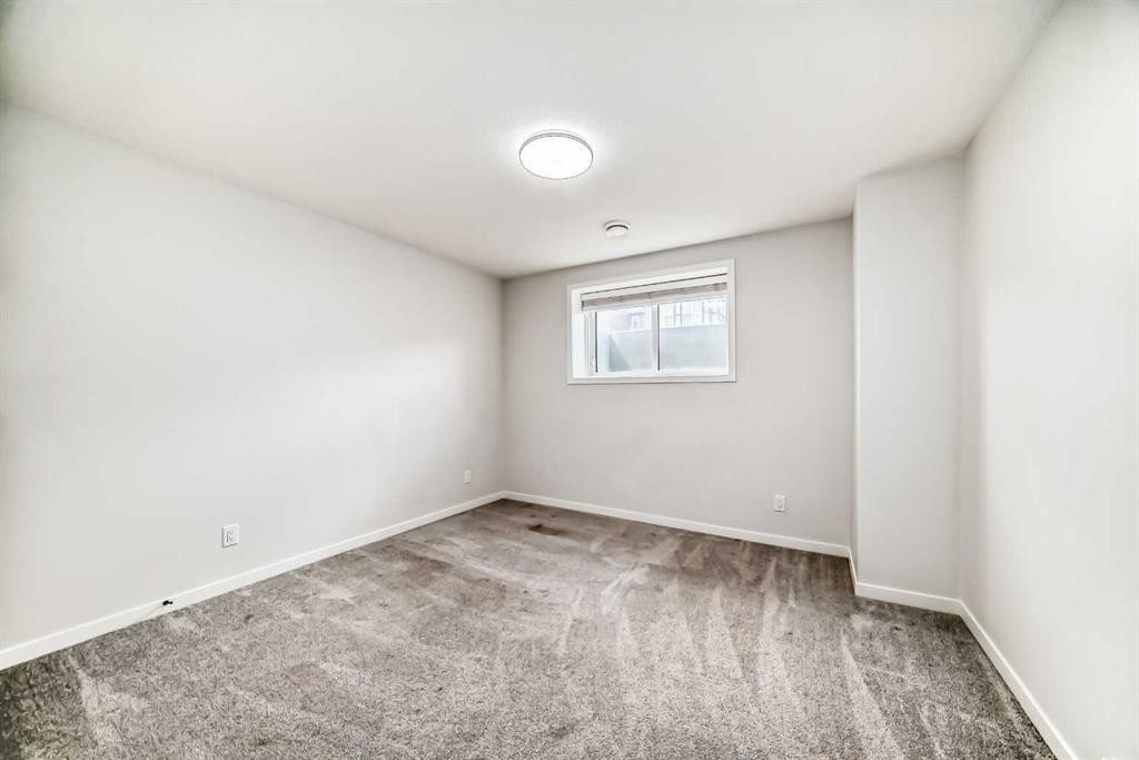 212 Lucas Place Nw, Calgary, AB