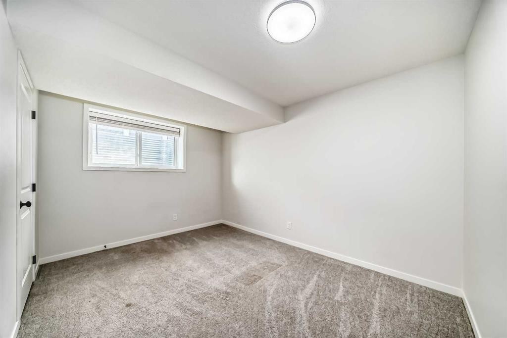 212 Lucas Place Nw, Calgary, AB