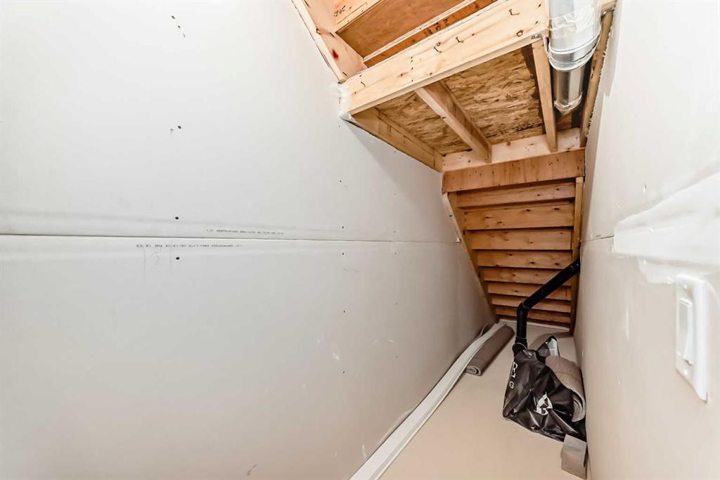 212 Lucas Place Nw, Calgary, AB