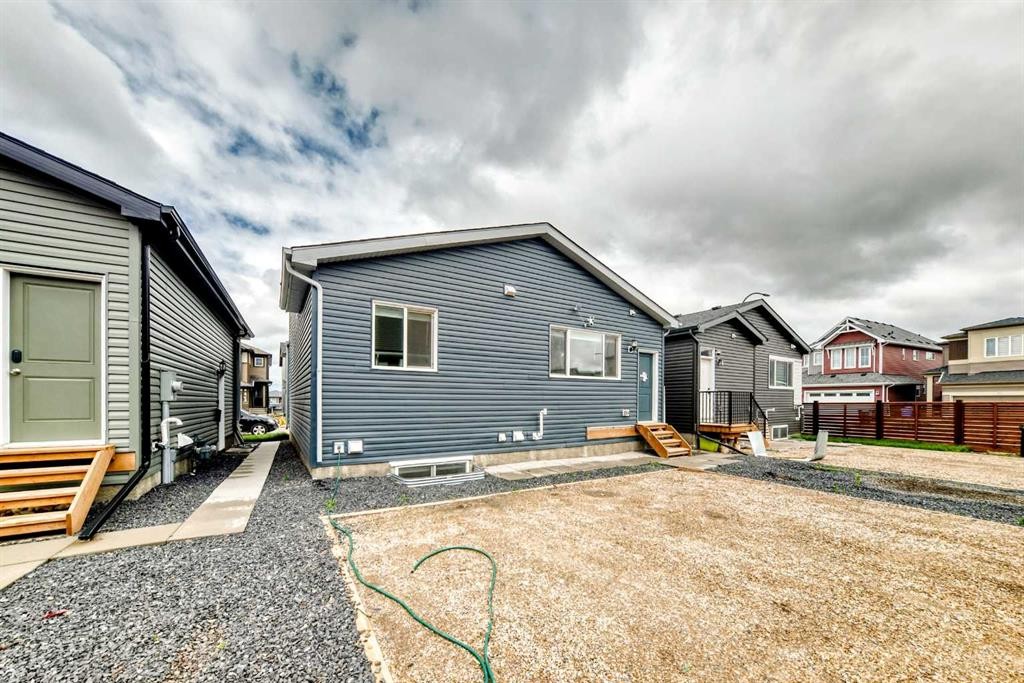 212 Lucas Place Nw, Calgary, AB