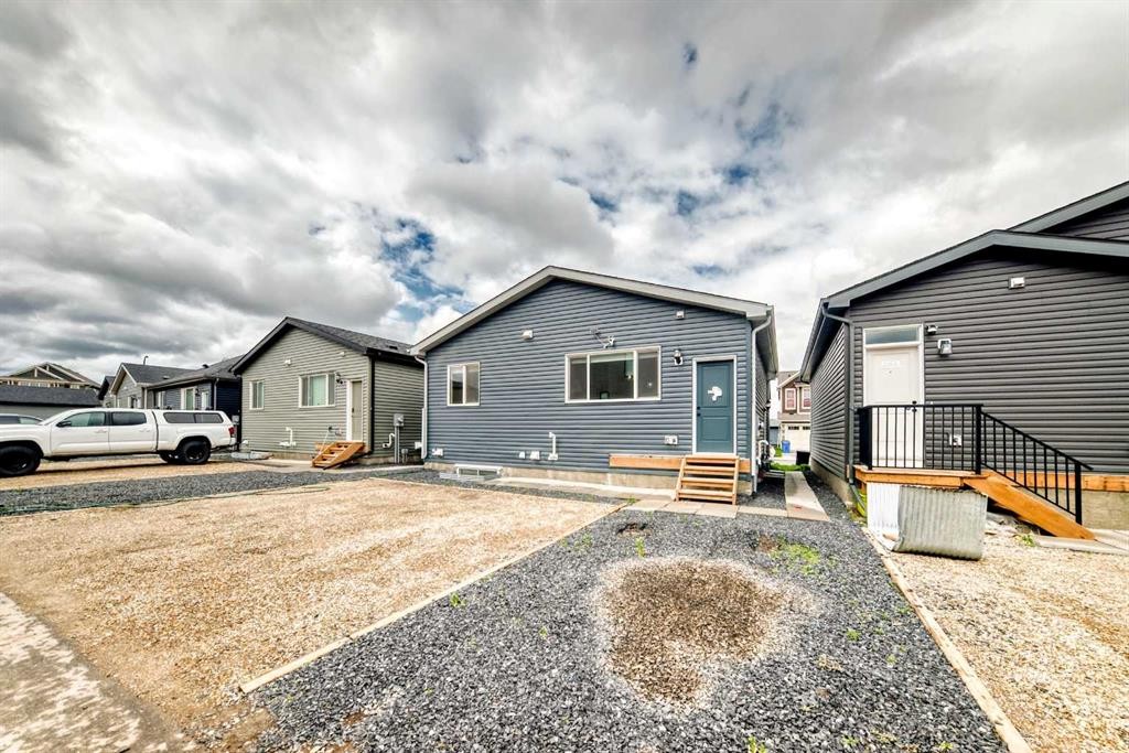 212 Lucas Place Nw, Calgary, AB