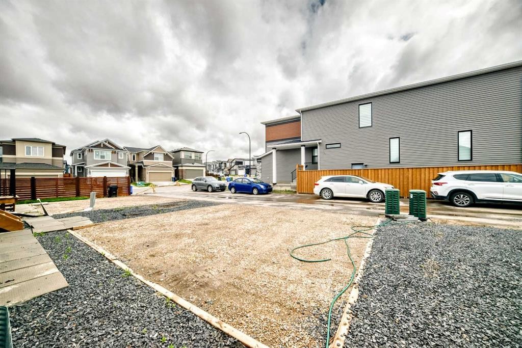212 Lucas Place Nw, Calgary, AB