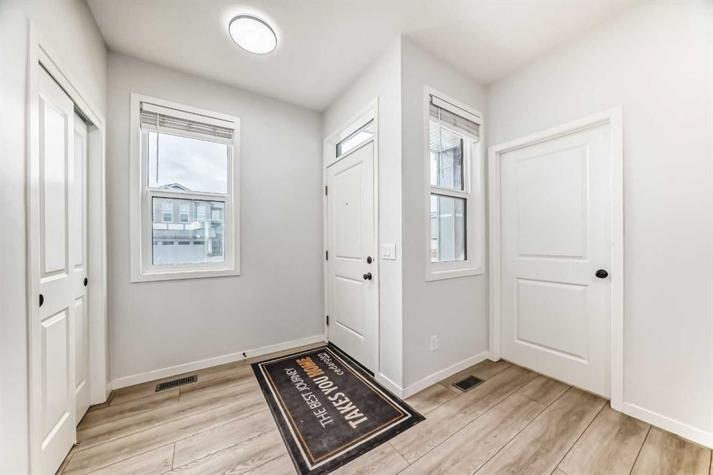 212 Lucas Place Nw, Calgary, AB