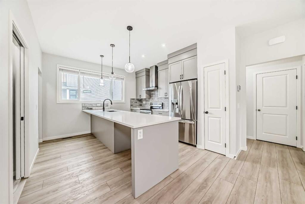 212 Lucas Place Nw, Calgary, AB