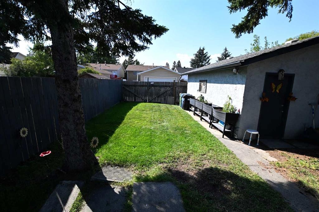 884 Rundlecairn Way Ne, Calgary, AB - Outdoor