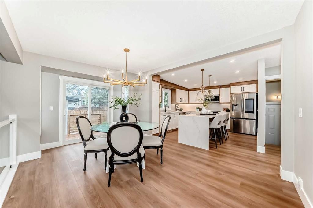 275 Silverview Way Nw, Calgary, AB - Indoor Photo Showing Dining Room
