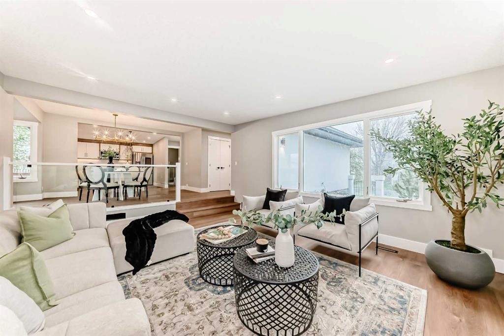 275 Silverview Way Nw, Calgary, AB - Indoor Photo Showing Living Room