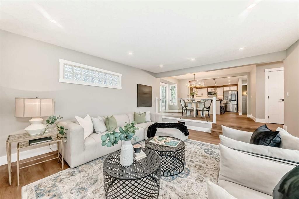 275 Silverview Way Nw, Calgary, AB - Indoor Photo Showing Living Room