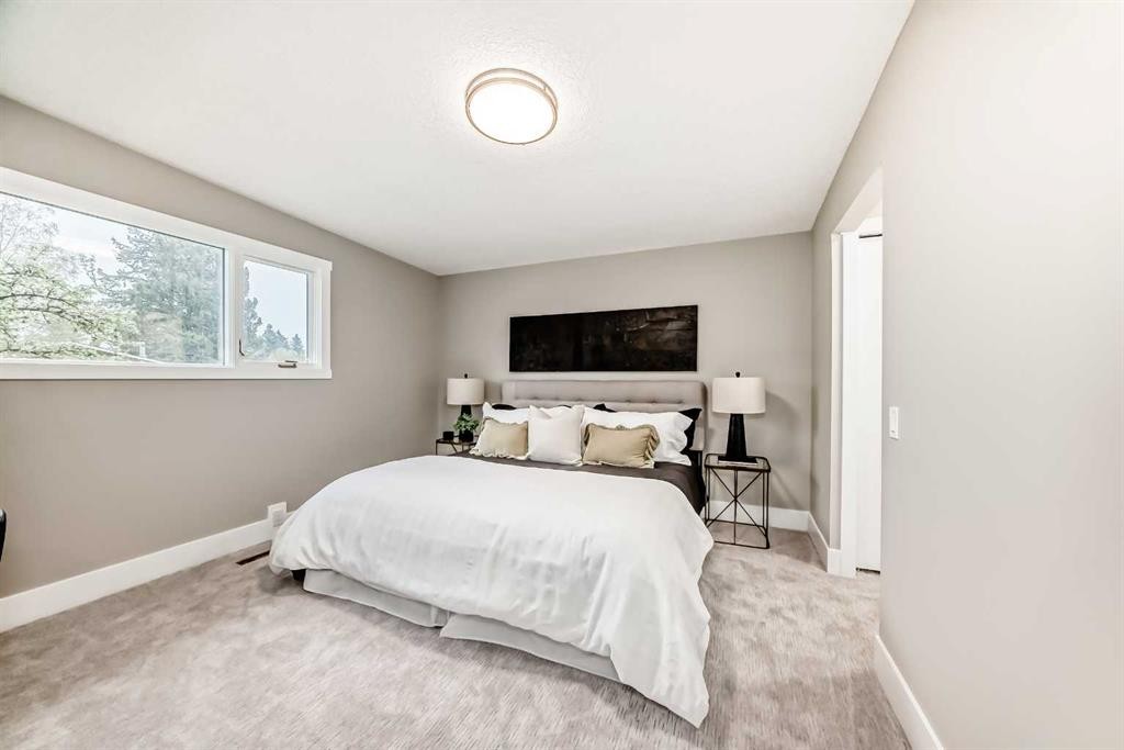 275 Silverview Way Nw, Calgary, AB - Indoor Photo Showing Bedroom