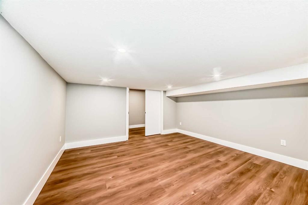 275 Silverview Way Nw, Calgary, AB - Indoor Photo Showing Other Room