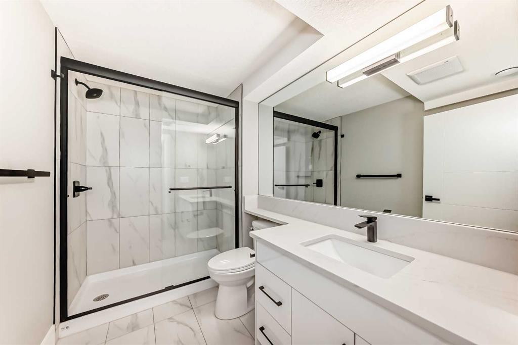 275 Silverview Way Nw, Calgary, AB - Indoor Photo Showing Bathroom