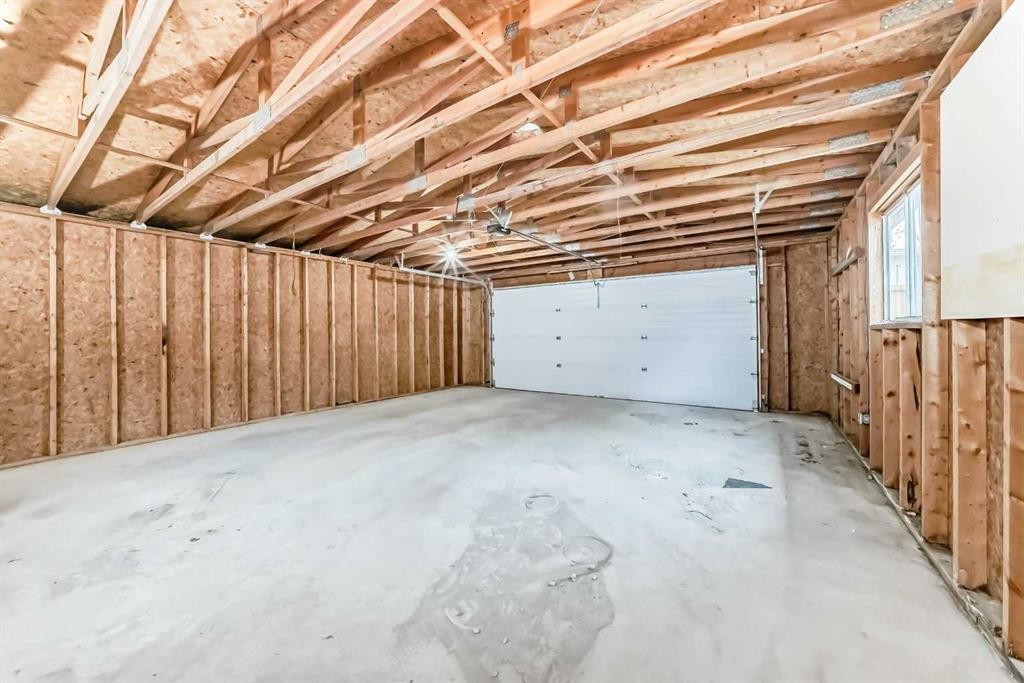 275 Silverview Way Nw, Calgary, AB - Indoor Photo Showing Other Room
