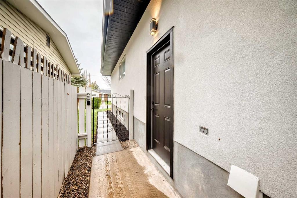 275 Silverview Way Nw, Calgary, AB - Outdoor With Exterior