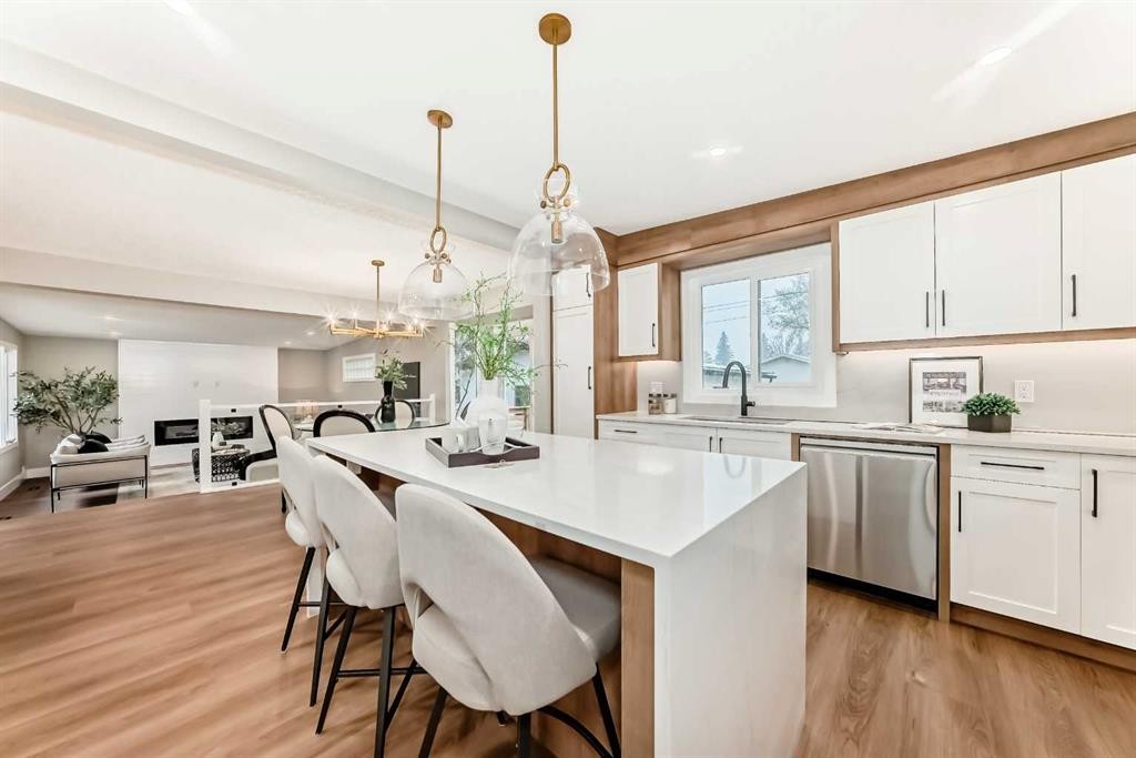 275 Silverview Way Nw, Calgary, AB - Indoor Photo Showing Other Room