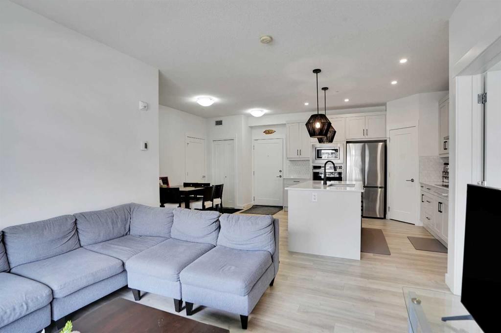 111-25 Walgrove Walk Se, Calgary, AB - Indoor Photo Showing Living Room