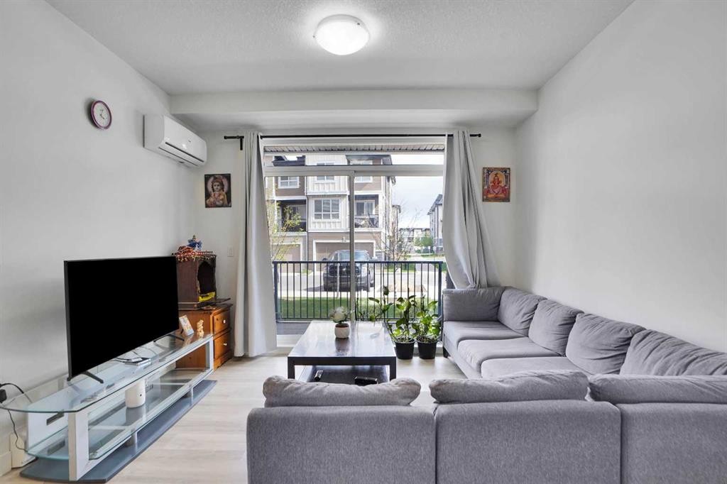 111-25 Walgrove Walk Se, Calgary, AB - Indoor Photo Showing Living Room