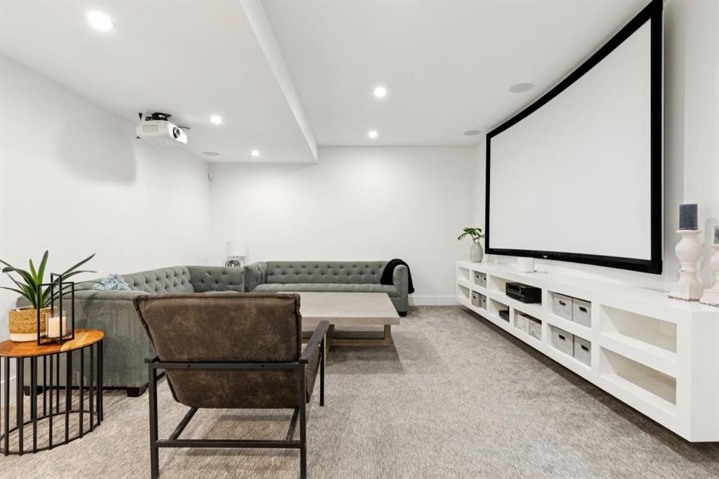 1424 27 Street Sw, Calgary, AB - Indoor Photo Showing Other Room