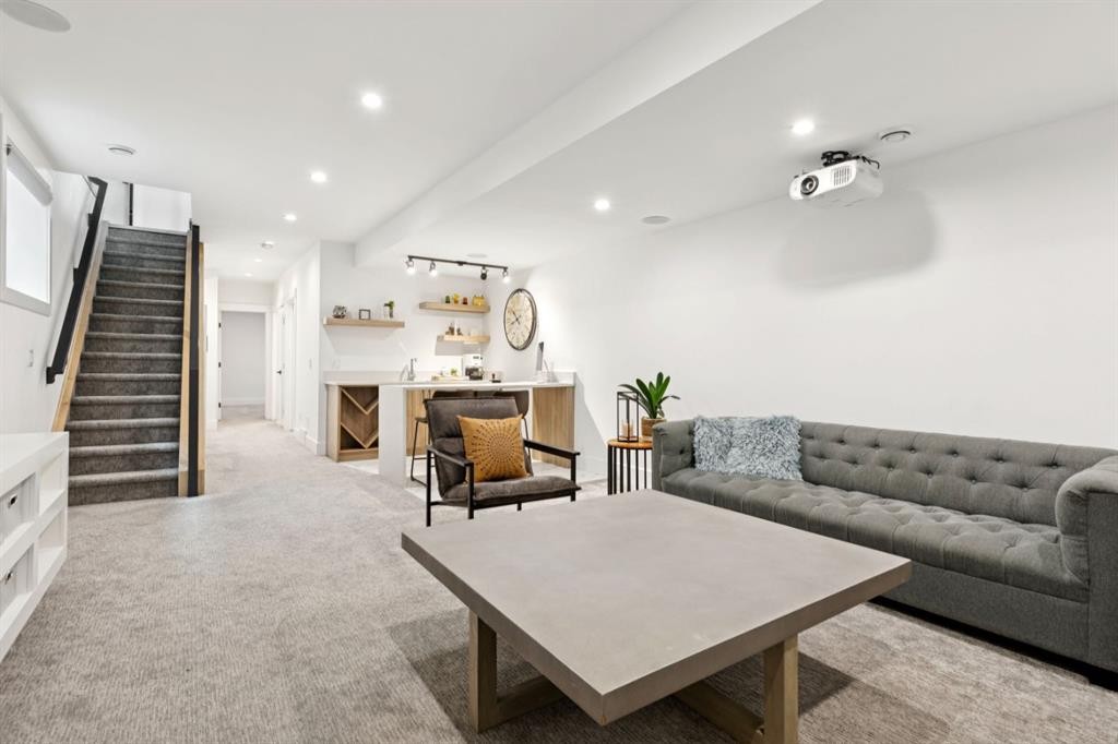 1424 27 Street Sw, Calgary, AB - Indoor Photo Showing Other Room