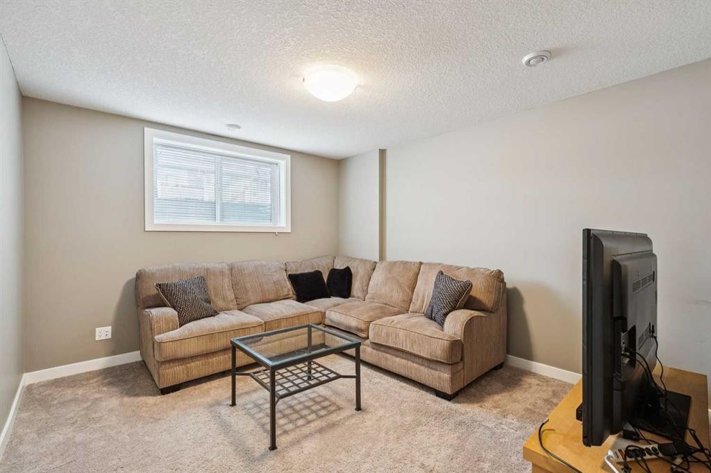 166 Legacy Common Se, Calgary, AB - Indoor Photo Showing Living Room