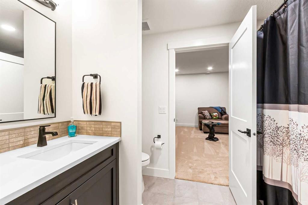 40 Viceroy Crescent, Olds, AB - Indoor Photo Showing Bathroom