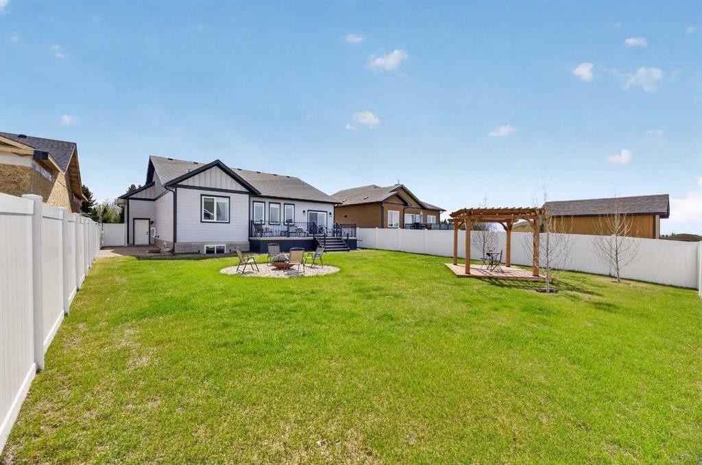 40 Viceroy Crescent, Olds, AB - Outdoor