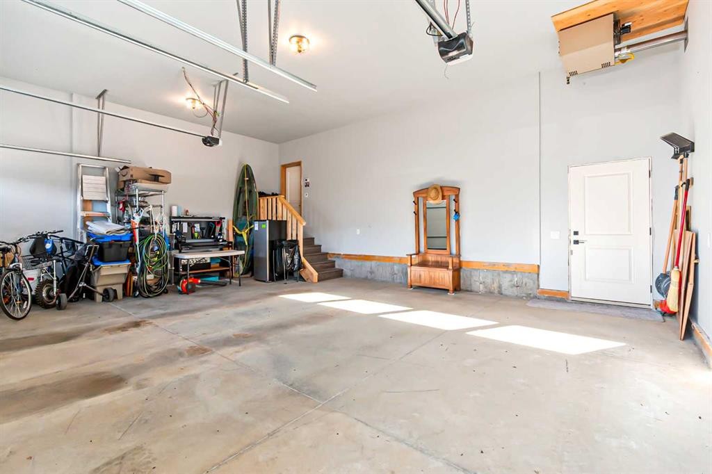 40 Viceroy Crescent, Olds, AB - Indoor Photo Showing Garage