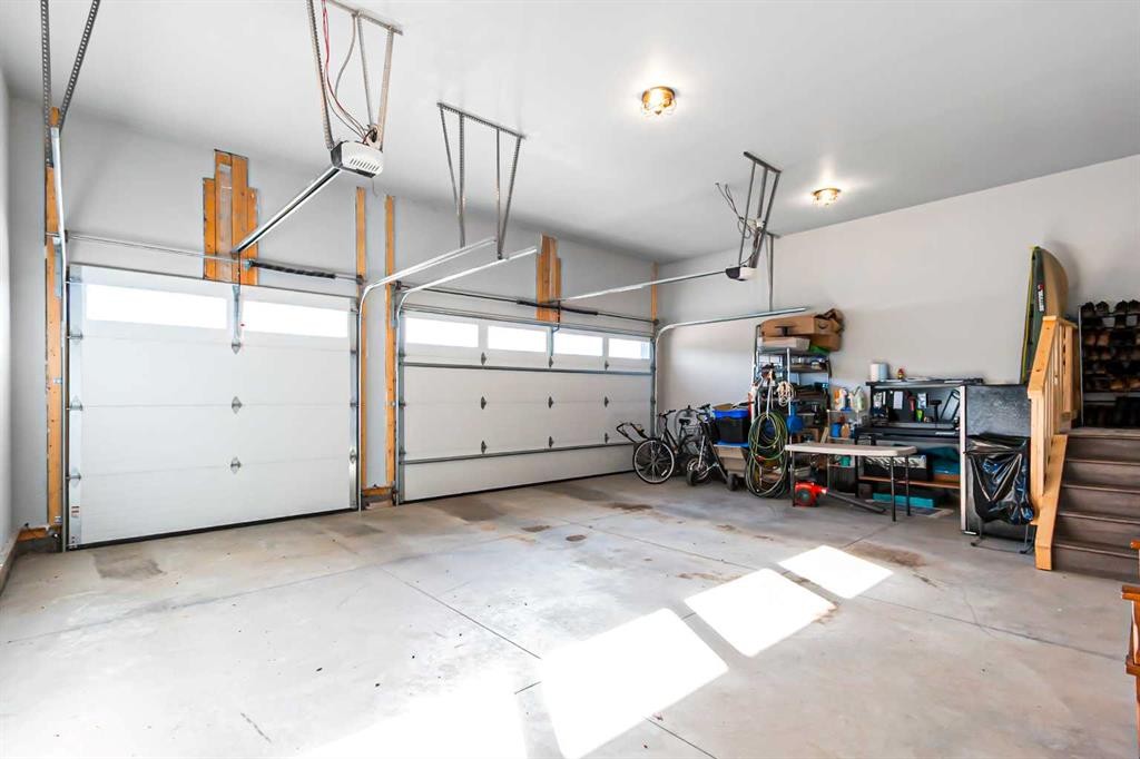 40 Viceroy Crescent, Olds, AB - Indoor Photo Showing Garage