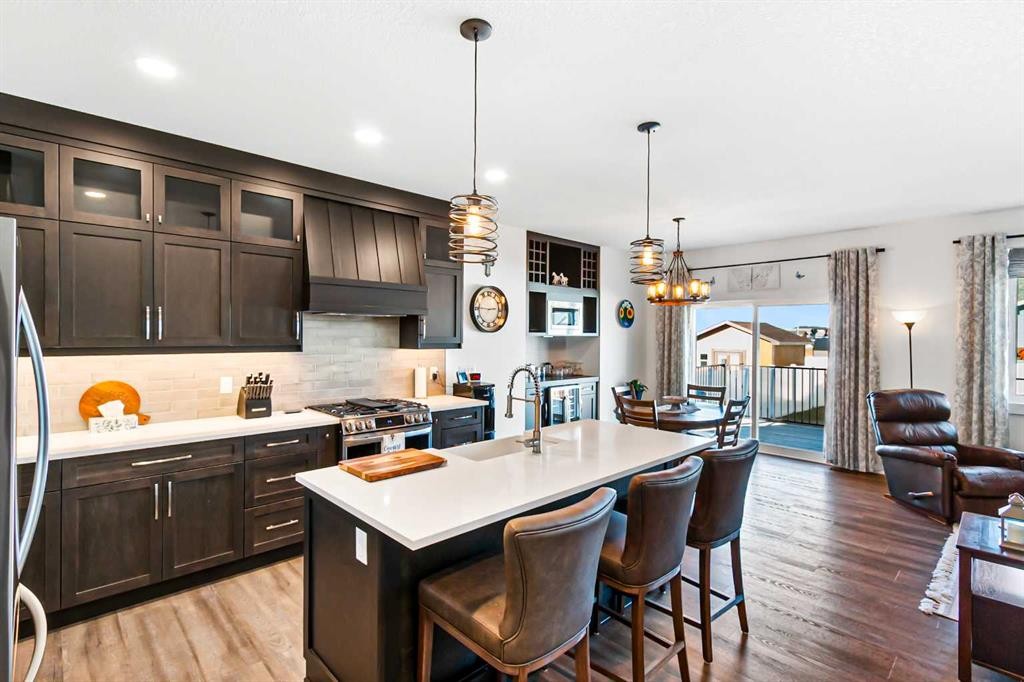 40 Viceroy Crescent, Olds, AB - Indoor Photo Showing Kitchen With Upgraded Kitchen