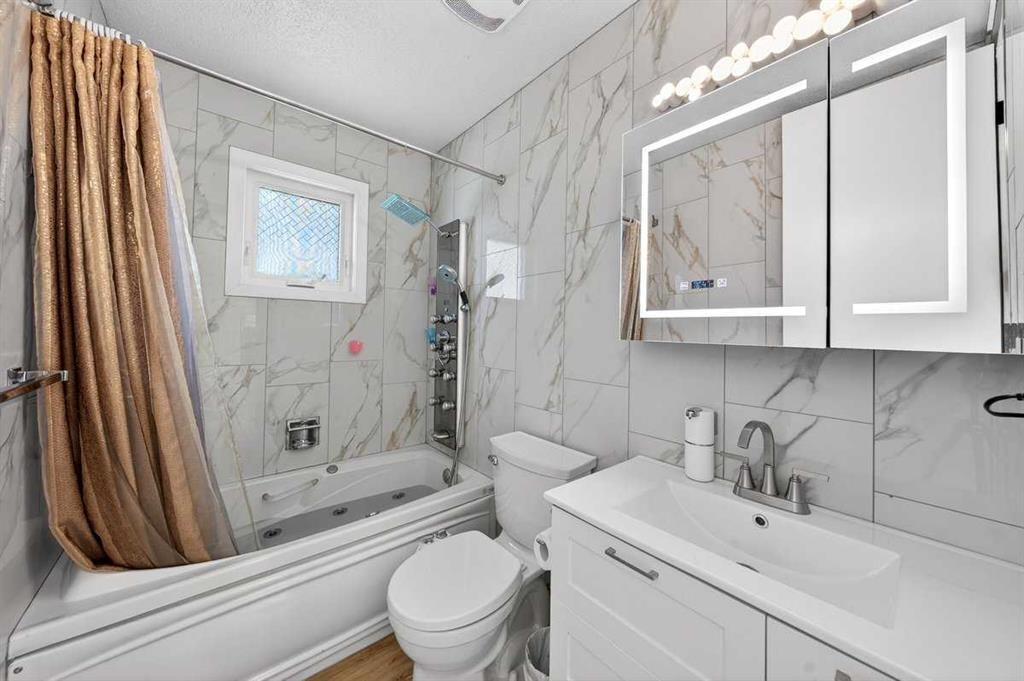 227 Martell Road Ne, Calgary, AB - Indoor Photo Showing Bathroom