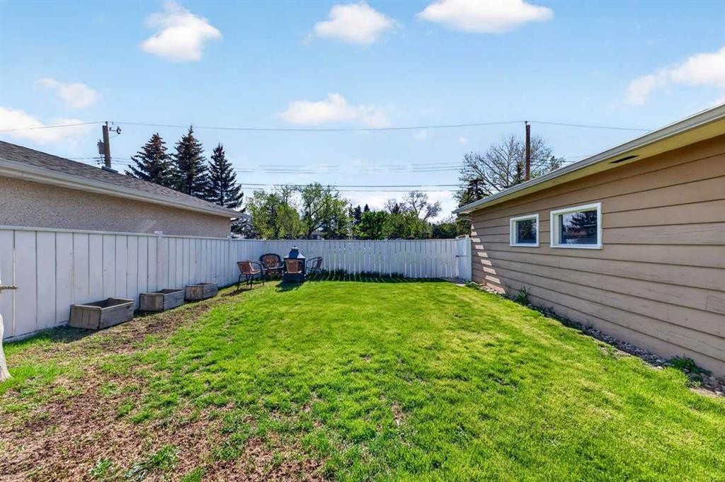 227 Martell Road Ne, Calgary, AB - Outdoor