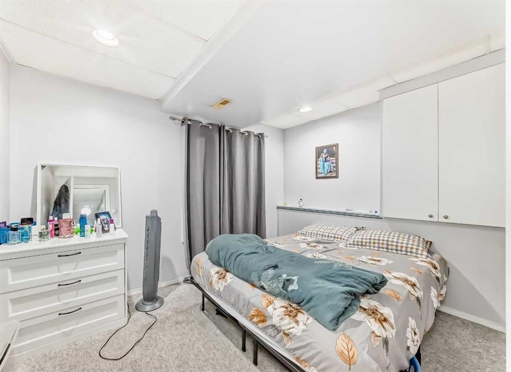 202 Saddlemead Green Ne, Calgary, AB - Indoor Photo Showing Bedroom