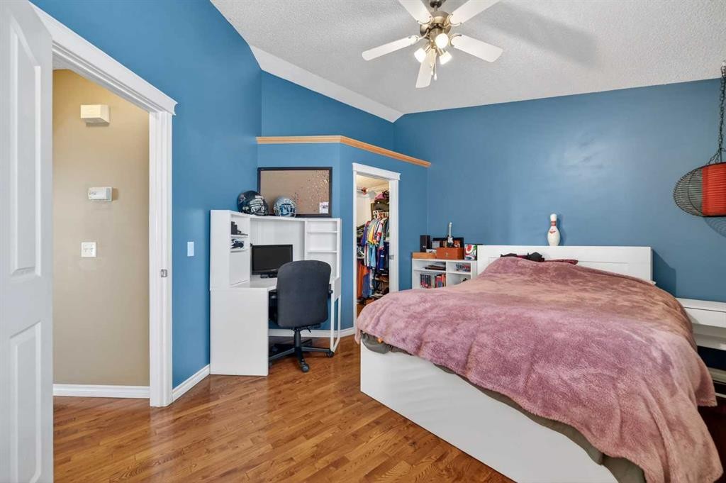 44 Bridlepost Green Sw, Calgary, AB - Indoor Photo Showing Bedroom