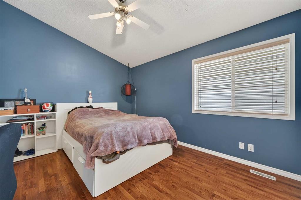 44 Bridlepost Green Sw, Calgary, AB - Indoor Photo Showing Bedroom