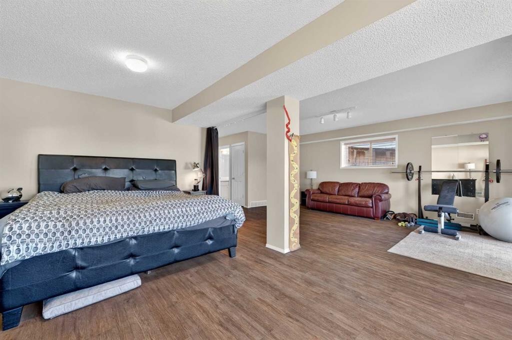 44 Bridlepost Green Sw, Calgary, AB - Indoor Photo Showing Bedroom