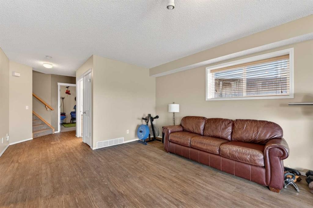 44 Bridlepost Green Sw, Calgary, AB - Indoor Photo Showing Living Room