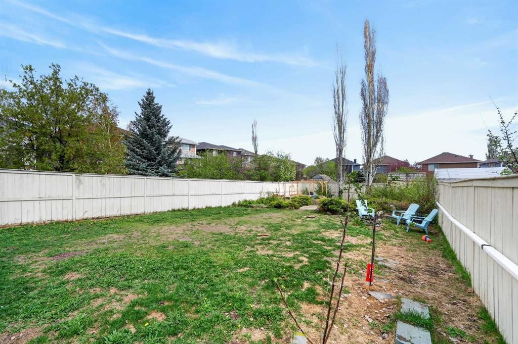 44 Bridlepost Green Sw, Calgary, AB - Outdoor