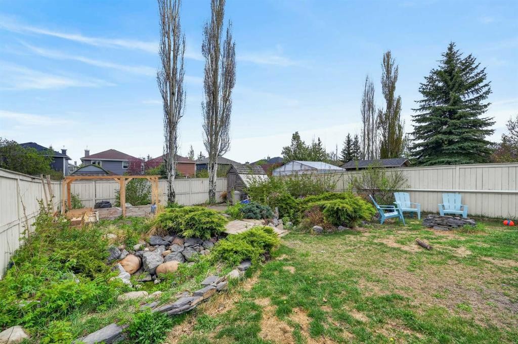 44 Bridlepost Green Sw, Calgary, AB - Outdoor With Backyard