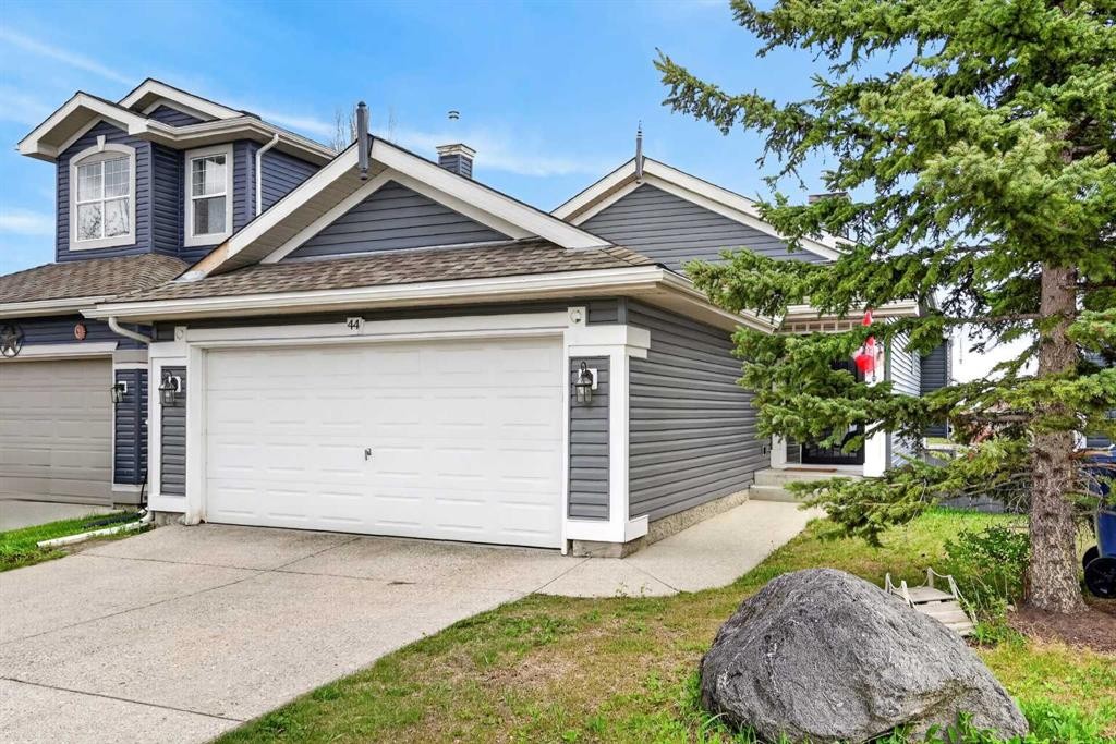 44 Bridlepost Green Sw, Calgary, AB - Outdoor