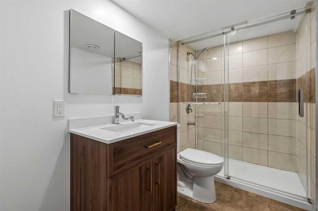 83 Appletree Close Se, Calgary, AB - Indoor Photo Showing Bathroom