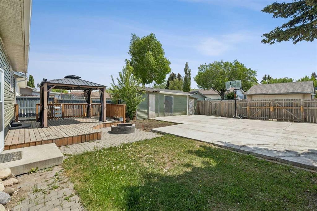 83 Appletree Close Se, Calgary, AB - Outdoor With Deck Patio Veranda