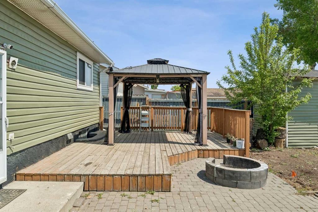 83 Appletree Close Se, Calgary, AB - Outdoor With Deck Patio Veranda