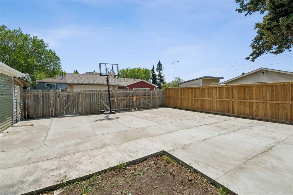 83 Appletree Close Se, Calgary, AB - Outdoor