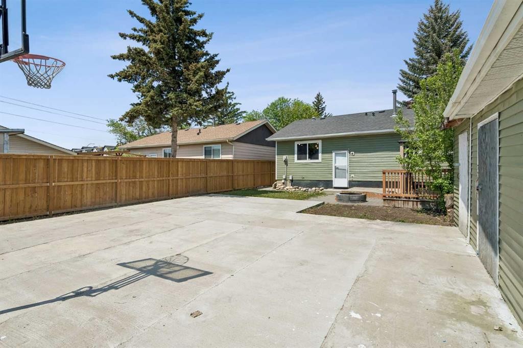 83 Appletree Close Se, Calgary, AB - Outdoor